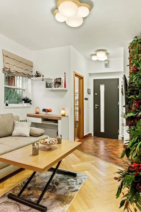 Casa De Povesti - Calea Victoriei Apartment *